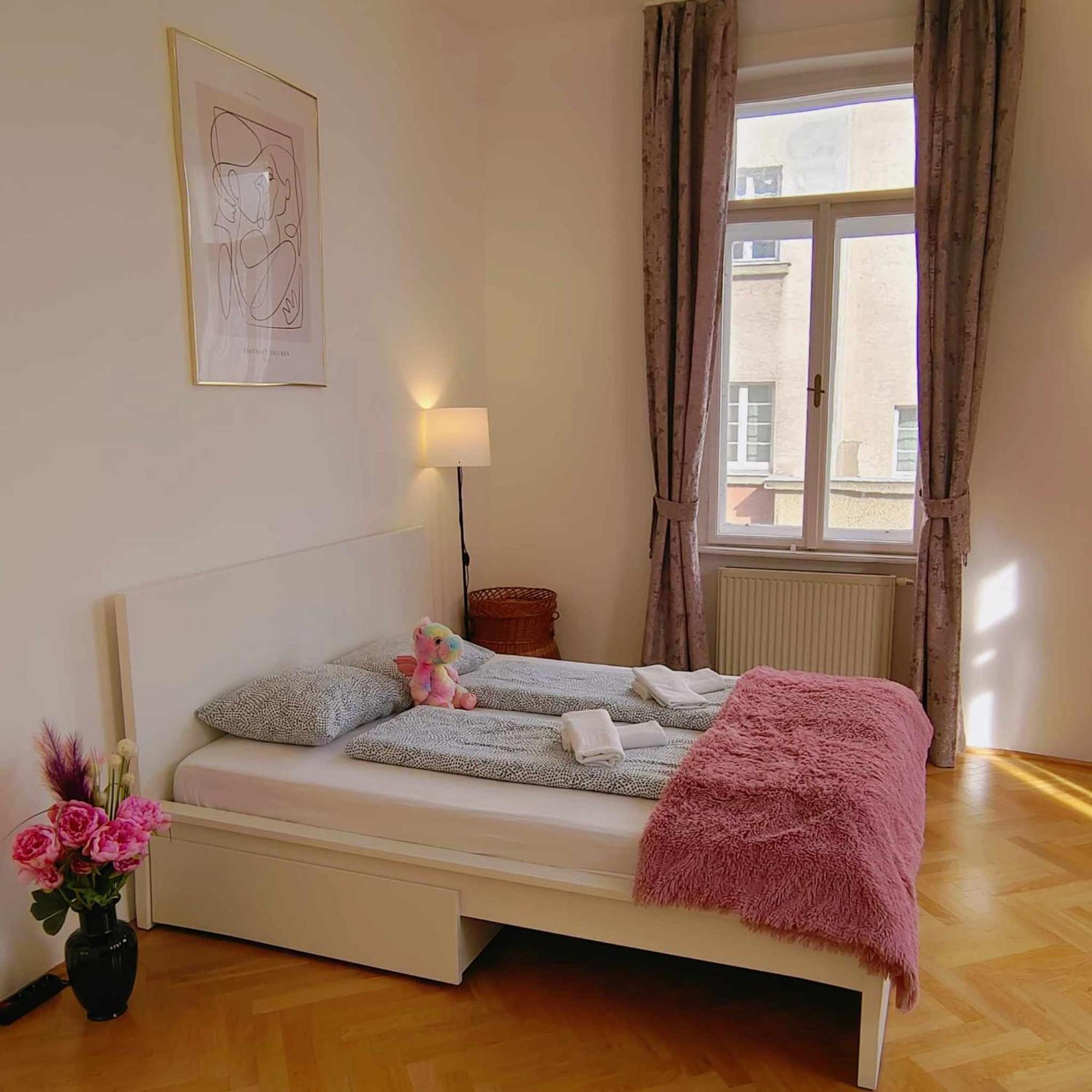 Central And Round 3 Minutes To City Shopping Center And Schoenbrunn Palace Vienna Exterior photo